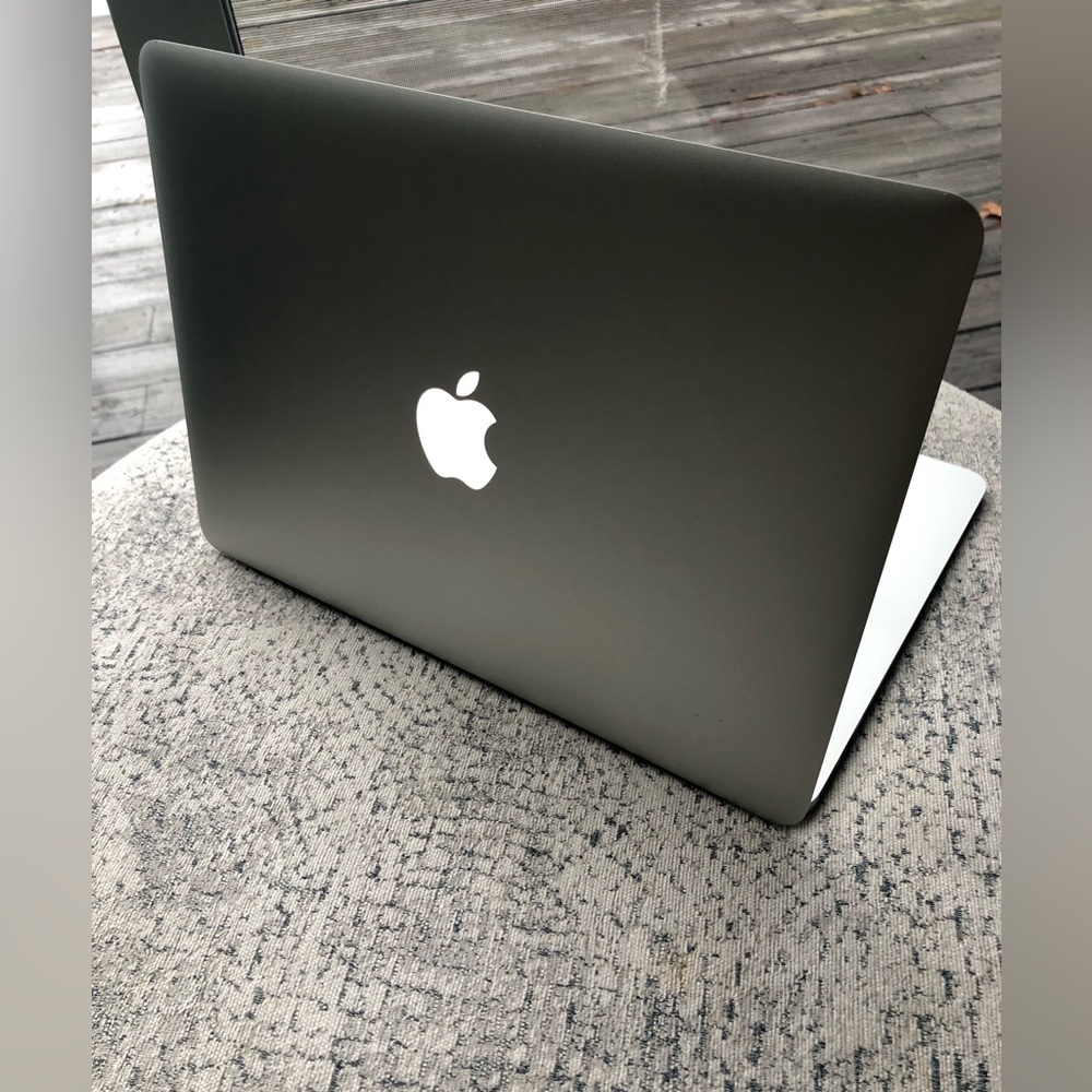 Apple Macbook air 13in 2017